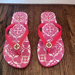 Tory Burch pink pattern flip flops 7.5